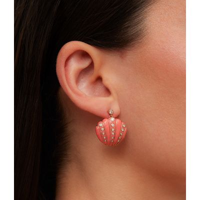 paire-de-boucles-doreille-coquillage-corail-or-jaune -1-